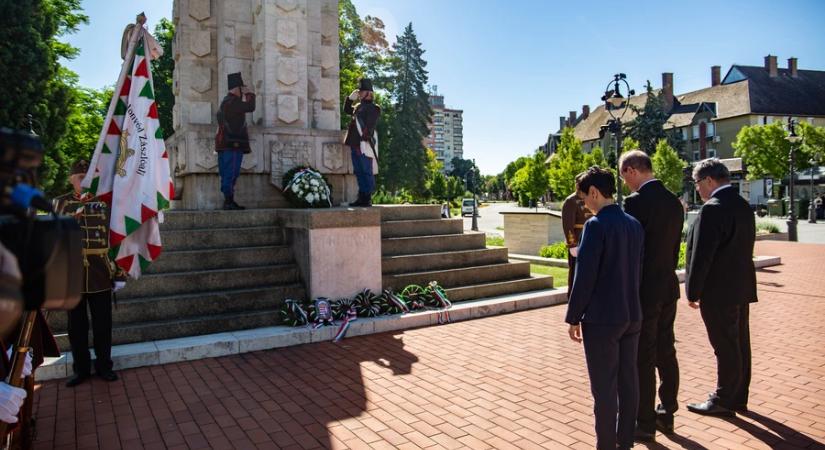 Felemelni a fejünket – a Nemzeti Összetartozás Napjára emlékeztek Nagykanizsán