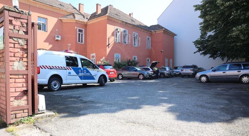 Az óbudai korrupciós botrány elérte Pécset: adatokat kértek be a rendőrök a Pécsi Ellátó Központtól