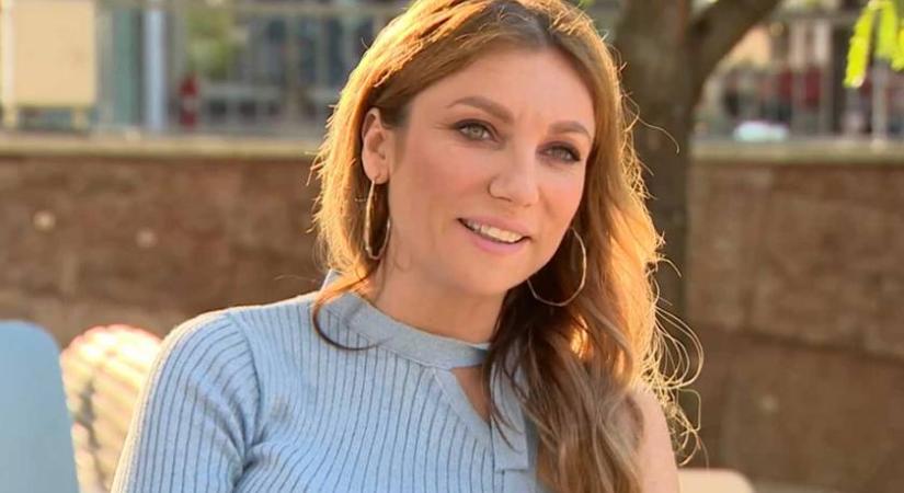 Rúzsa Magdi göndör fürtös kislánya cuki tacsival fotózkodott: a 4 éves Lujzi ennyire nagyot nőtt