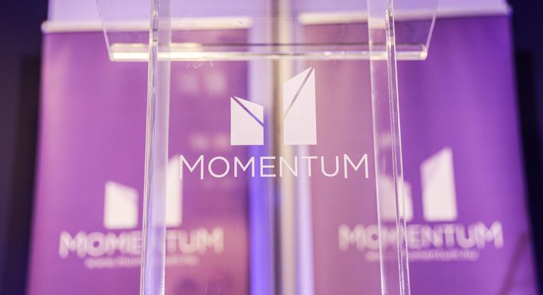 Felfüggeszti párttagságát a Momentum az óbudai korrupciós ügyben érintett politikusainak