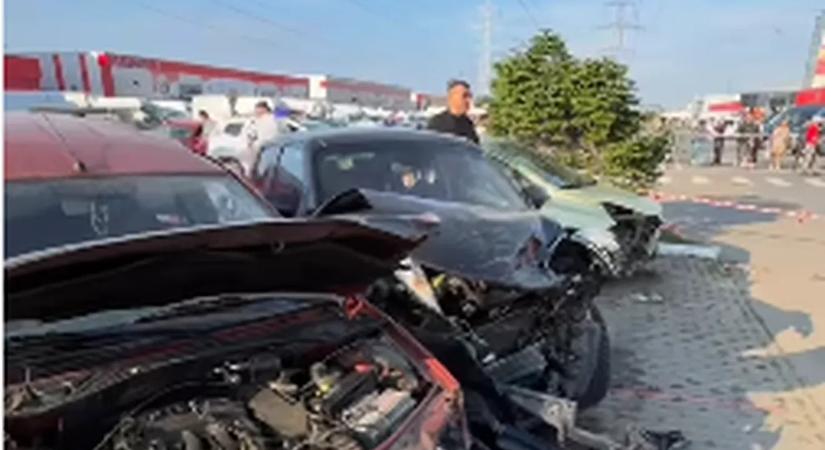 Tömeges karambol egy Bukarest melletti parkolóban: 12 autót tört össze egy kínai nő (VIDEÓ)