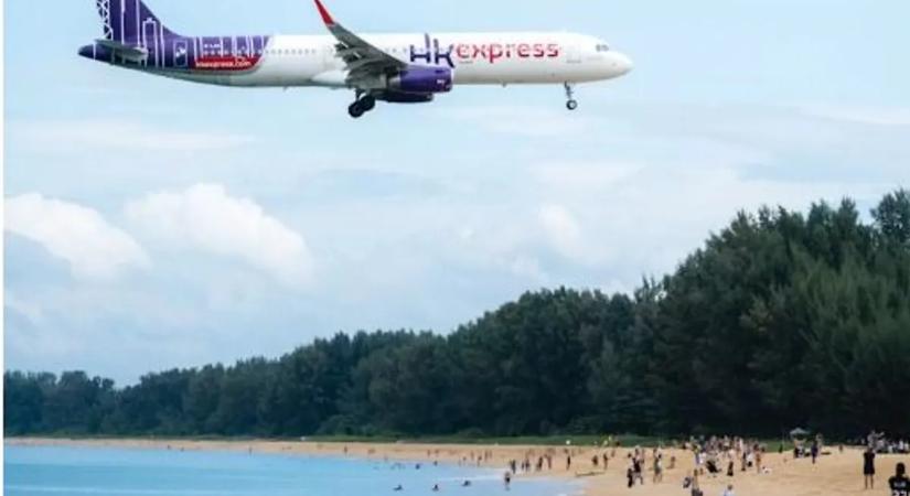 Zuhanóbombázást hajtott végre egy gép: a strandolók sikítva menekültek