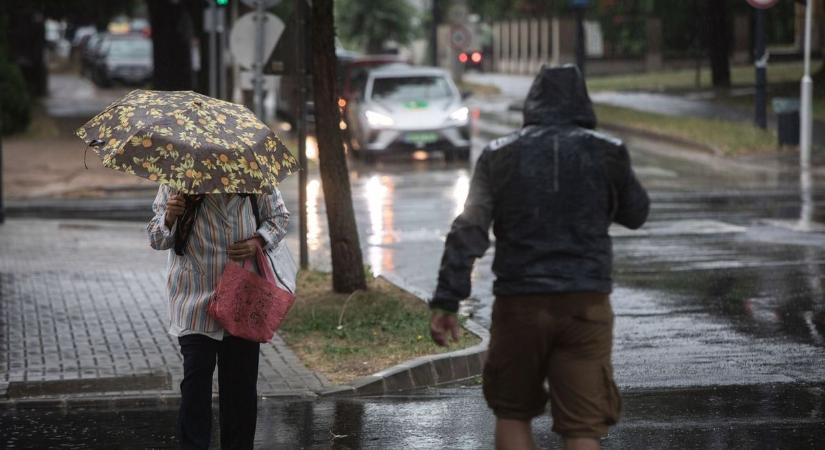 Már kiadták a riasztást! Durva szél, zivatarok és jégeső is jöhet Hajdú-Biharba!