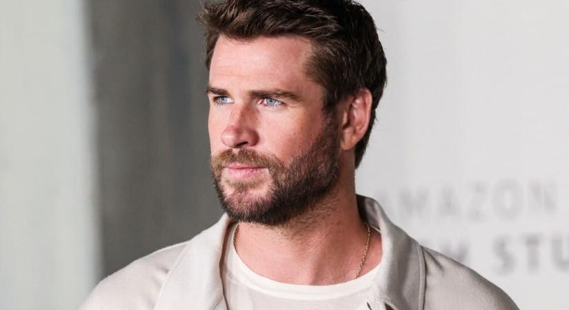 Liam Hemsworth Budapesten forgat, Arnold Schwarzenegger kedvenc konditermében fotózták le