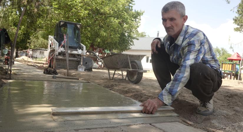 A gyerekek jövőjébe fektet Mikepércs