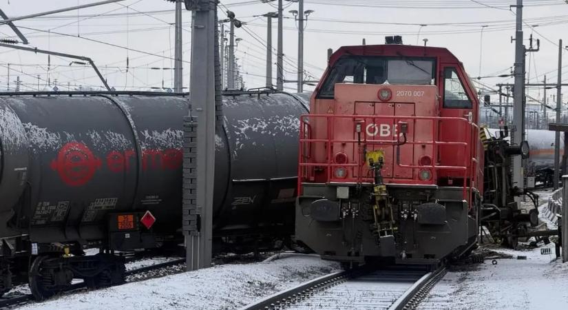 Brutális baleset: tehervonattal ütközött egy autó Egerben