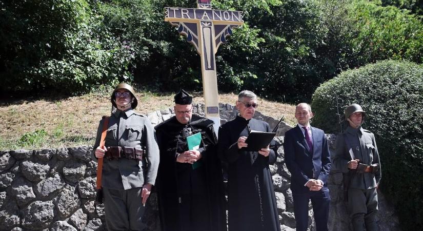 „Mi egy nemzet vagyunk” – Trianonra emlékeztek a 106. évfordulón (GALÉRIA)