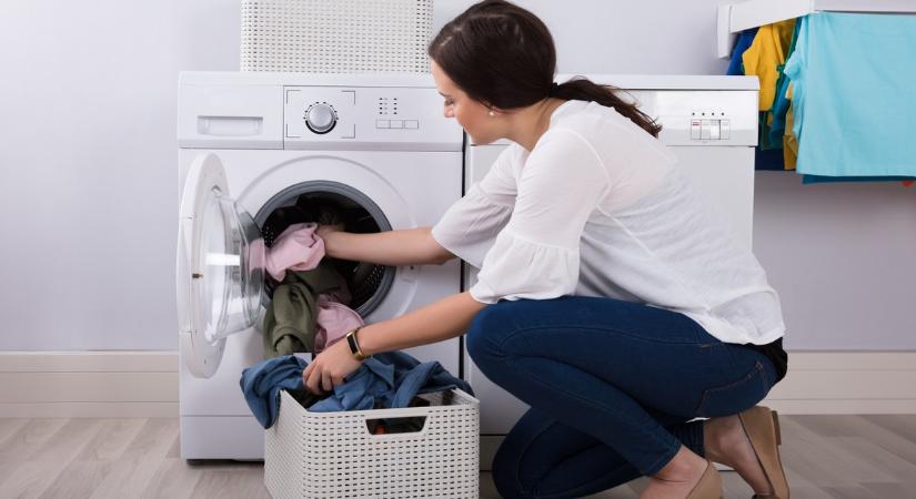 Ne várd meg, míg teljesen kinyírod a mosógépedet: a vegyészmérnök elárulta, mit ne önts soha a dobba