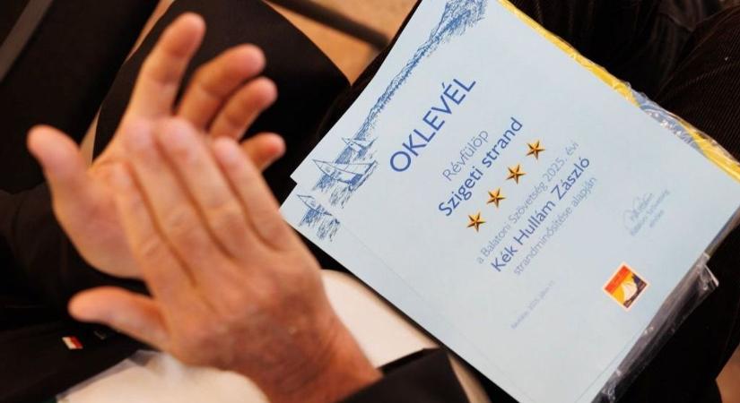 Kiderül a balatoni strandok toplistája: jönnek a Kék Hullám Zászló minősítések