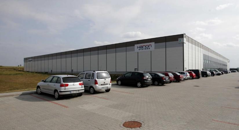 Pénteken sztrájkba lépnek a pécsi autóalkatrész-gyár dolgozói