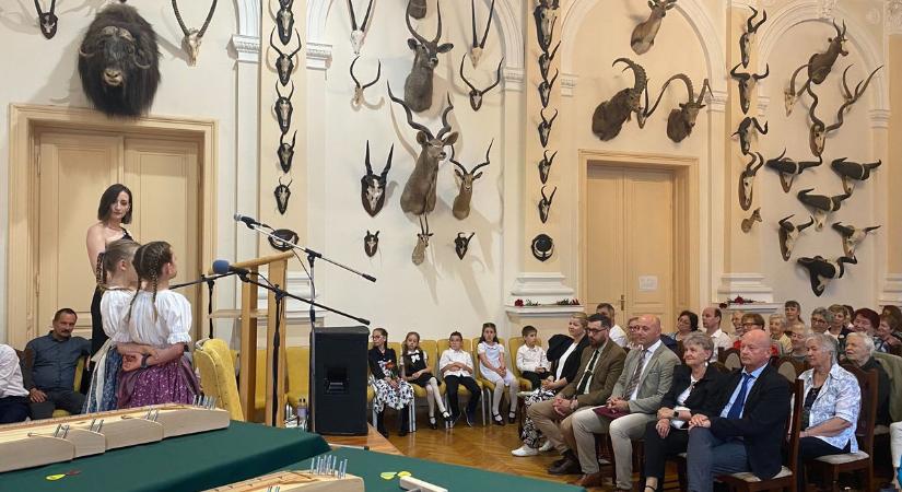 Örökre pedagógusok maradnak - köszöntés Sopronban