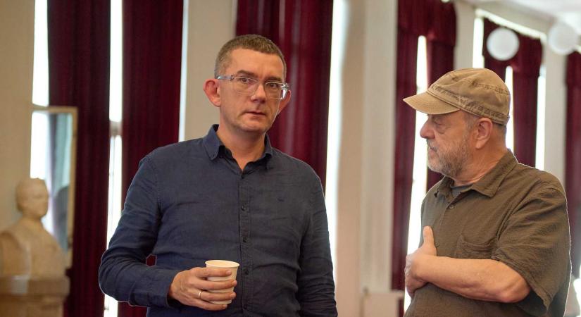 Karácsonyi Zsolt regénye alapján készült előadást mutat be a kolozsvári színház