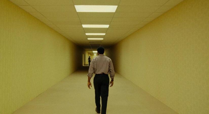 Backrooms – Hátsó szobák – kritika