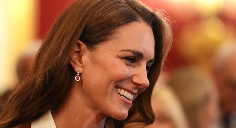 Rejtett szerelmes üzenet? Egy apró ékszer miatt beszél most mindenki Katalin hercegnéről