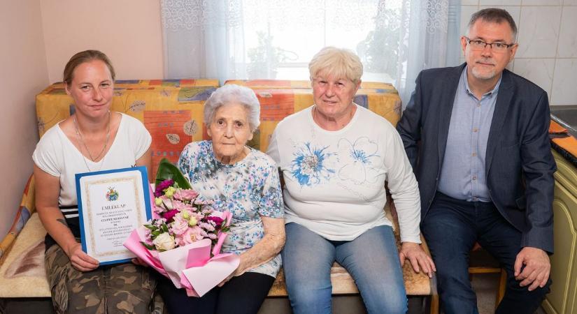 Családja körében ünnepelte 90. születésnapját a debreceni Marika néni!