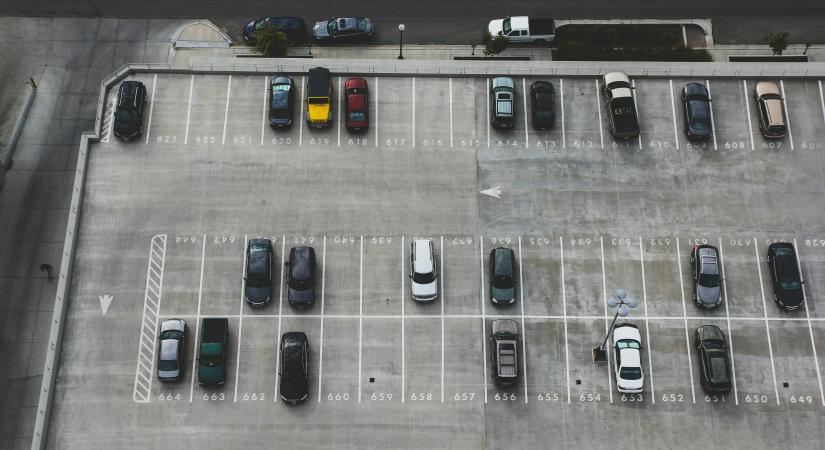 Kétszáz férőhelyes parkolót épít Dunakeszi egy lebontott iskola helyére