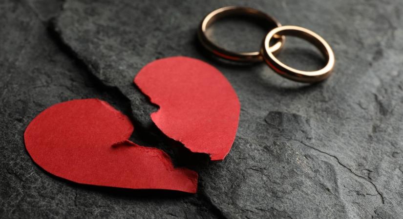 Vége, nincs tovább. Válásig sodródott a kedvelt magyar sztár házassága. 22 év és ennyi