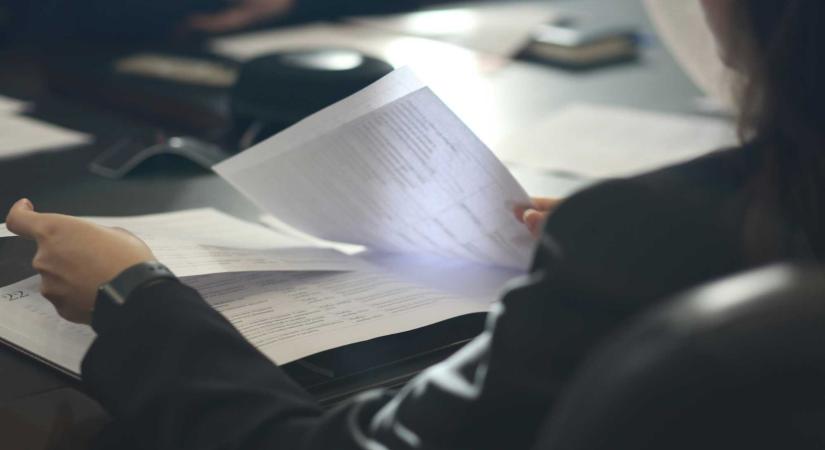 Pénzért hamis érettségi diploma – 3000 eurós vesztegetési botrány a háromszéki tanügyben