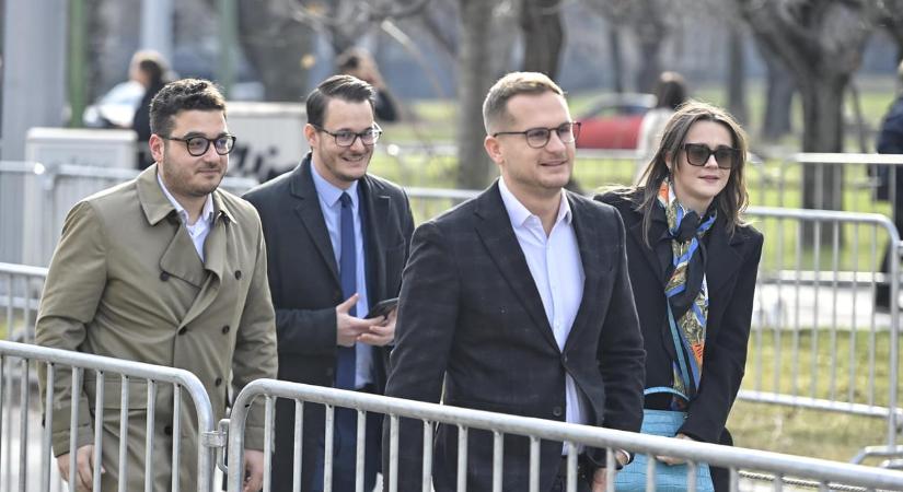 Úgy tűnik, Deák Dániel kicsekkolt a Megafonból és Schmidt Mária intézetéből