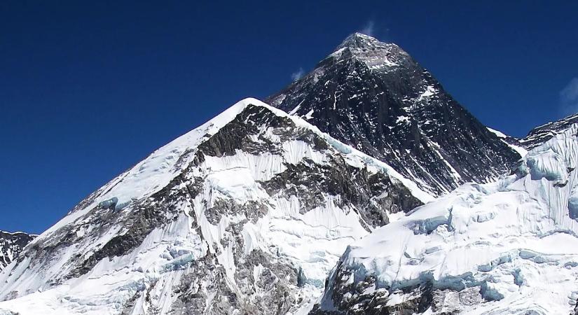 Elképesztő teljesítmény: rekordidő alatt jutott fel a Mount Everest csúcsára a ráktúlélő