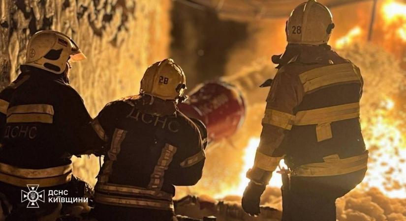 Dróncsapás miatt borult lángba borult egy ipari létesítmény Kijev térségében