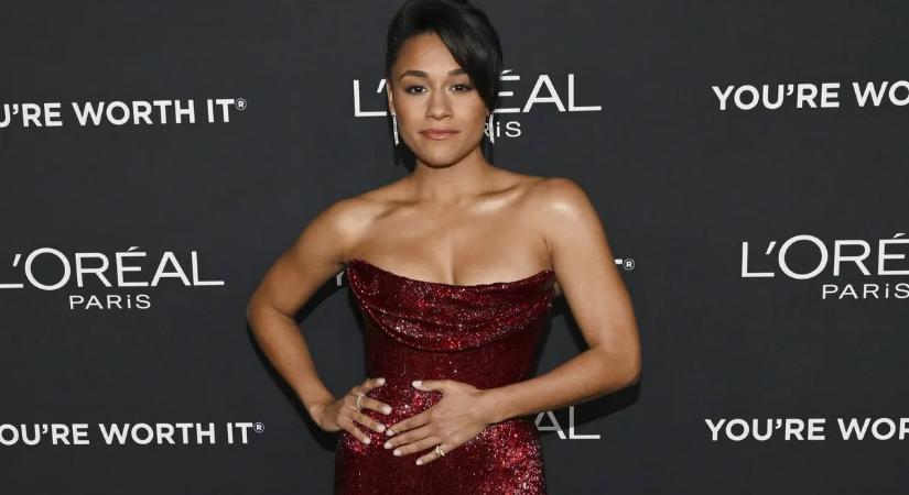 Az Oscar-díjas Ariana DeBose meg sem próbálja elrejteni csodás, feszes melleit – durván szexi galéria