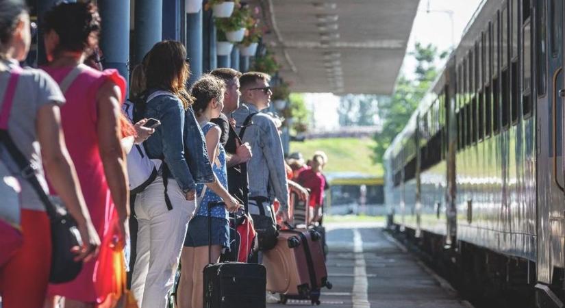 Vonattal tengerpartra Debrecenből! Durván olcsón juthatunk el álomhelyekre, ennél csak az ingyen megfizethetőbb