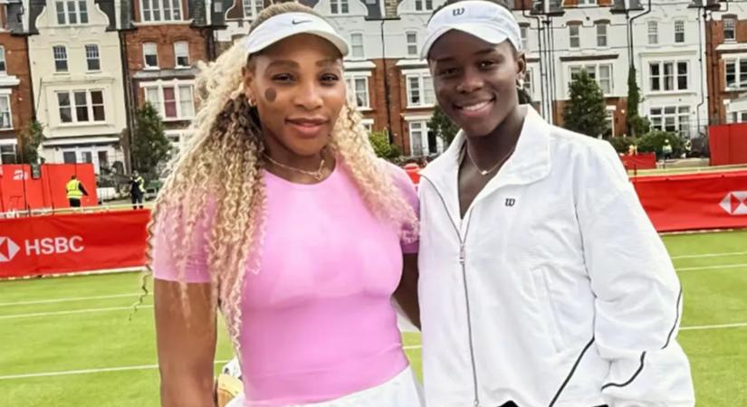 Serena Williams 25 évvel fiatalabb játékos oldalán tér vissza