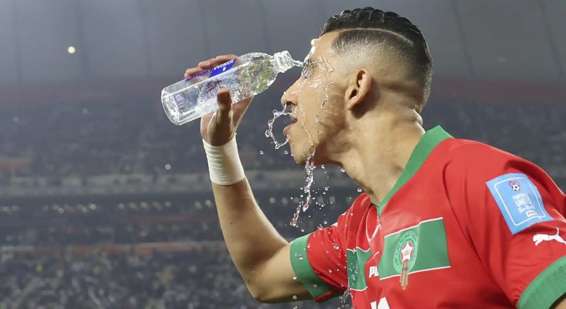 Biztonsági okokra hivatkozva tiltotta ki a vizespalackokat a vb-ről a FIFA