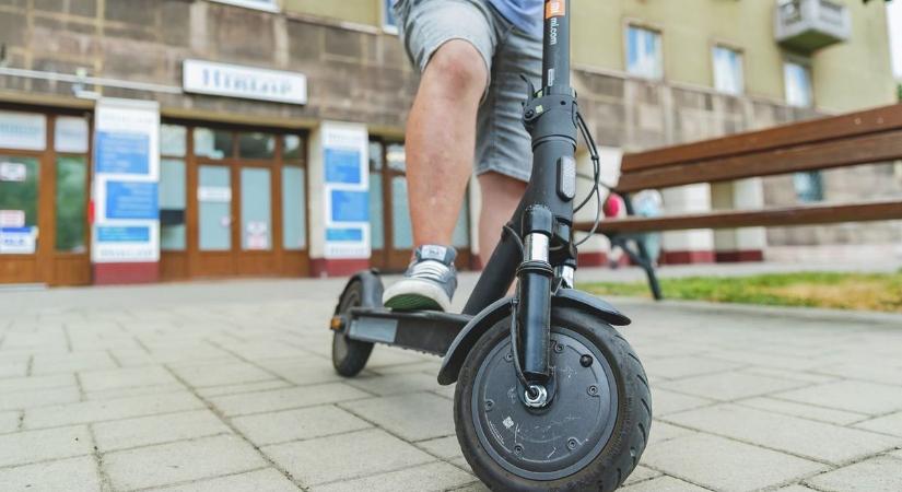 Elektromos roller: egy gyerek meghalt, négyen megsérültek - jön a szigorítás