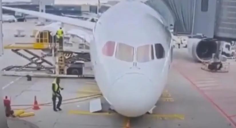 Álltában bukott orrára egy Lufthansa-gép a frankfurti reptéren