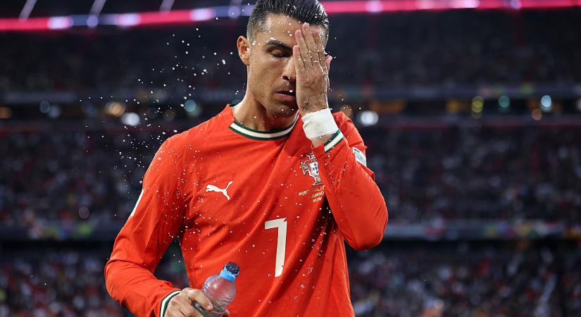 A szurkolók kiakadtak: drasztikus döntést hozott a FIFA a vb előtt