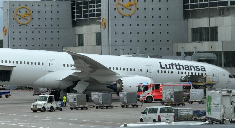 A Los Angeles-i indulás előtti percekben csuklott össze a Lufthansa utasszállítójának orrfutóműve
