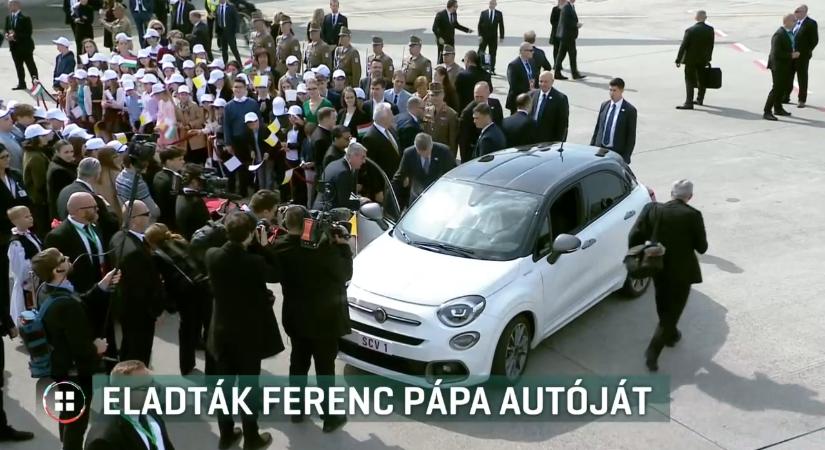 Beteg gyerekeken segítettek a pápamobil árából
