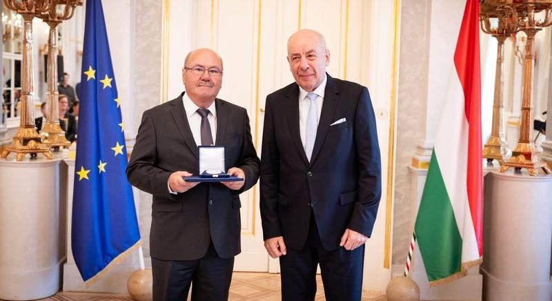 Magyar Arany Érdeméremmel tüntették ki dr. Kéki Zoltánt