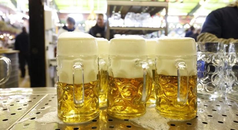 Mélyen a zsebébe kell nyúlnia annak, aki sörözni megy Münchenbe – Mutatjuk a 2026-os Oktoberfest árait