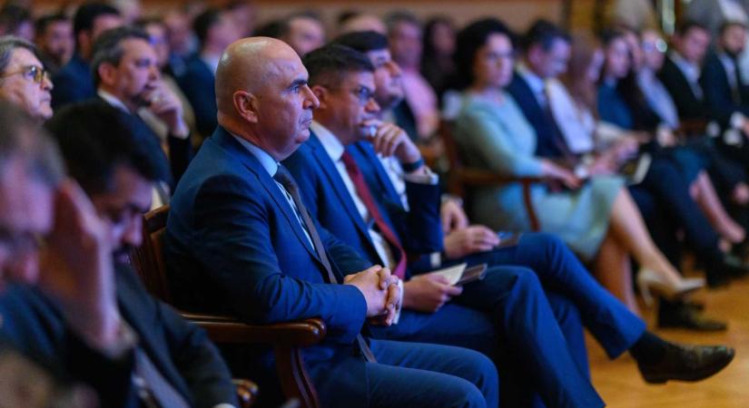 A PNL elemzi Eugen Tomac kormányprogramját, de továbbra is elutasítják a PSD-t