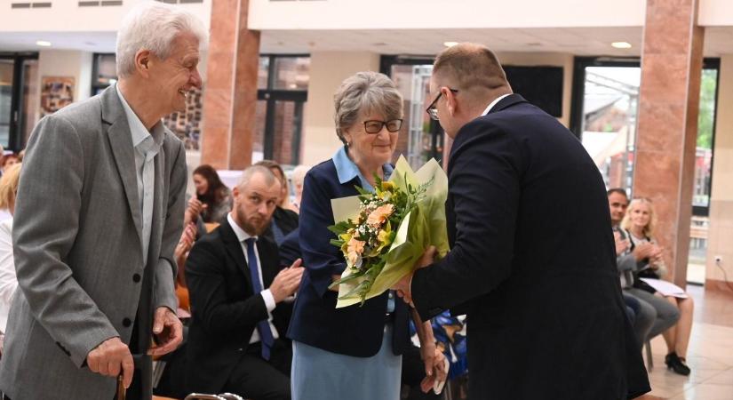 Tanárok sokaságának munkáját ismerték el a városi ünnepségen