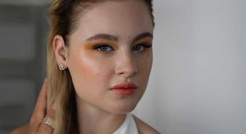 Toasted Makeup: a nyár új kedvenc sminkje úgy ragyog, mintha naplementében fotóznának