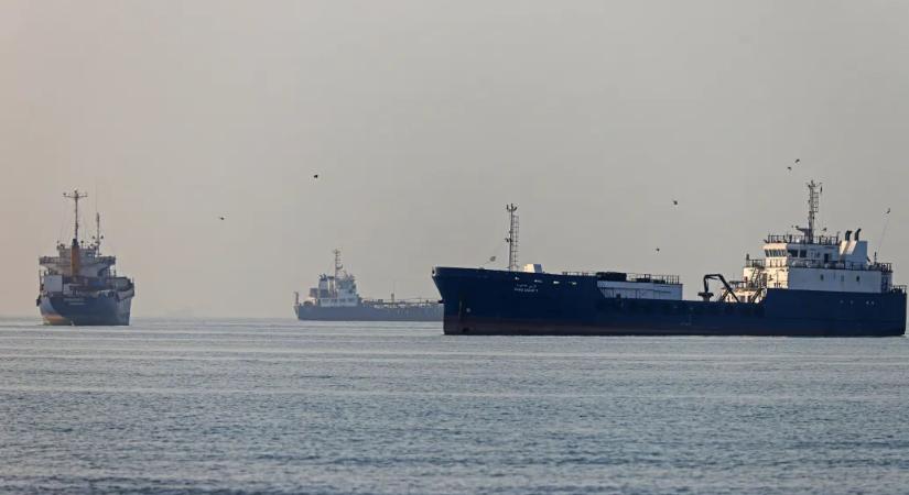Lassulni fog a világgazdasági növekedés a Fitch szerint Irán miatt