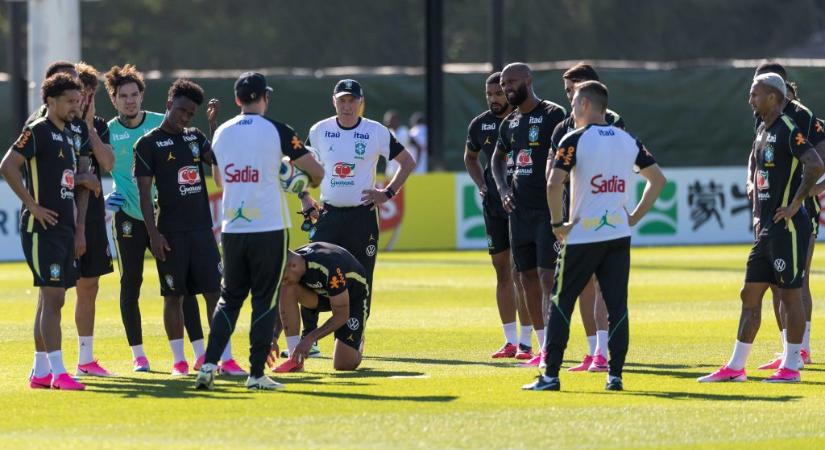 Casemiro a csapattársát, Richarlison pedig Carlo Ancelottit rúgta fel a brazilok edzésén