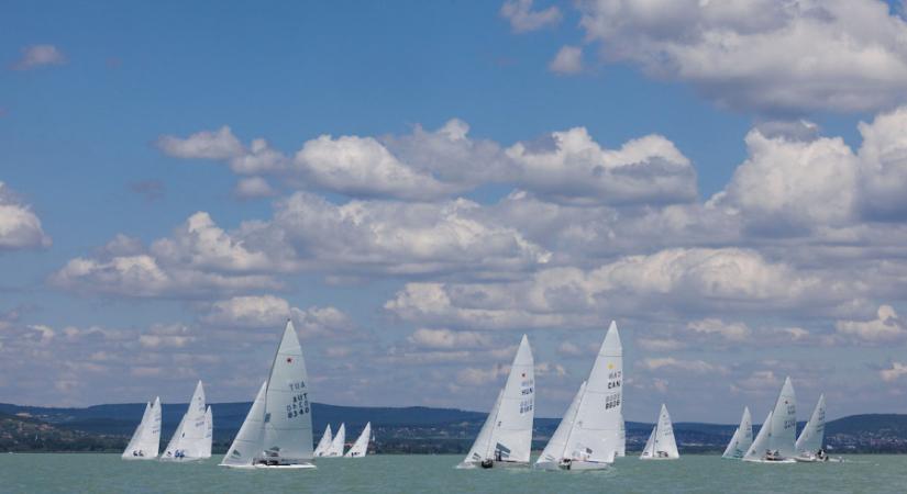Három remek futam és továbbra is osztrák vezetés az Eastern Hemisphere Championship, KÉSZ Group Balaton Sailing Week - en