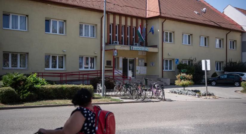 Ha a helyi szintekhez viszonyítunk, sok helyen tényleg túl magasak a polgármesteri fizetések