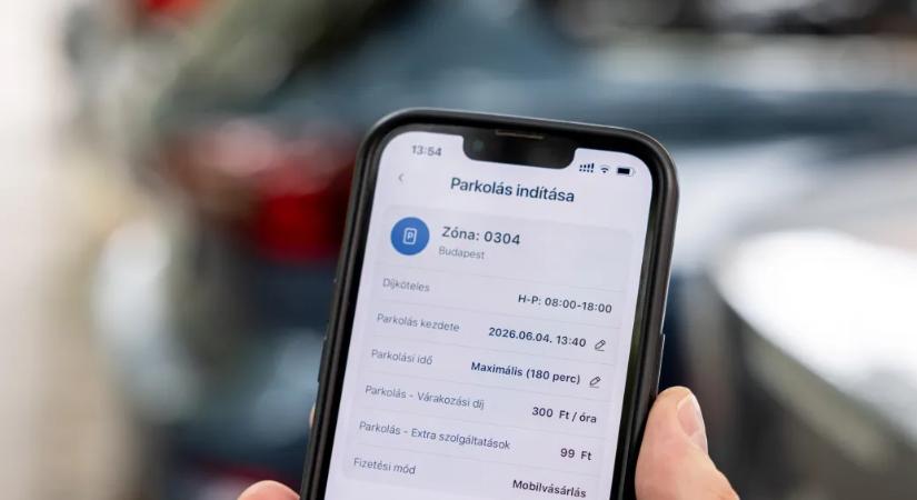 Hiába szüntette meg a mobilparkolás kényelmi díját az előző kormány, a Telekom átnevezte és plusz szolgáltatásokkal felturbózva visszavezette
