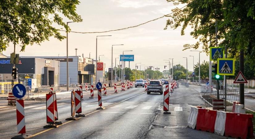 Újra járható lesz minden sáv, megnyitják a forgalmas debreceni csomópontot!