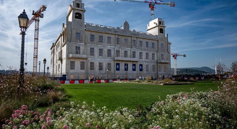 100 milliárdra drágult a József főhercegi palota újjáépítése, és öt év után sem látszik még a vége