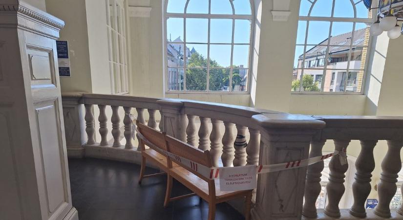 Kiderült, miért nem volt szabad megközelíteni ezt a korlátot a nagyállomáson