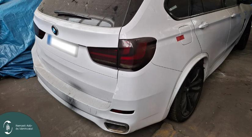 Egy bűnöző BMW-jével száguldozhatnak a rendőrök