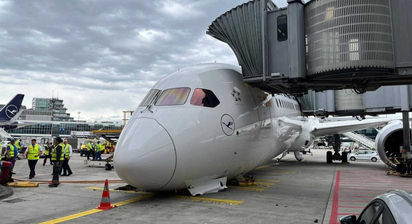 Összerogyott egy Boeing a repülőtéren, többen kórházba kerültek (VIDEÓ)