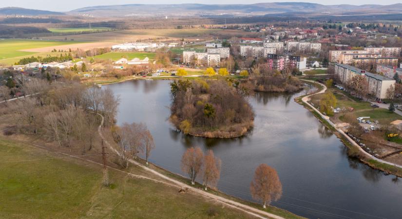 Megújul a Malom-tó környezete, Oroszlány egyik büszkesége